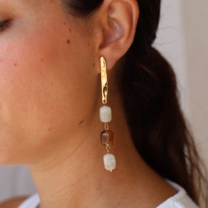 Pendientes dorados y marrones