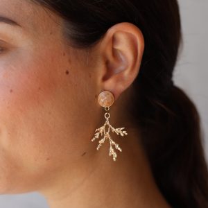 Pendientes de bisutería dorados