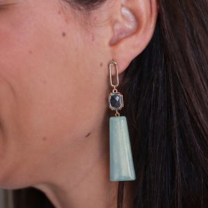 Pendientes de bisutería largos elegantes celestes y verdes.